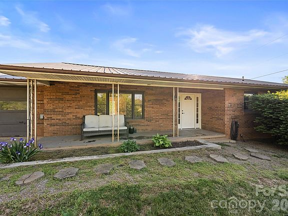 4th image of 882 Queentown Rd