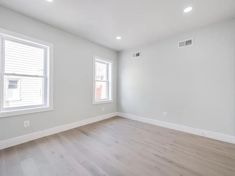 1903 N Taylor St — Photo 12