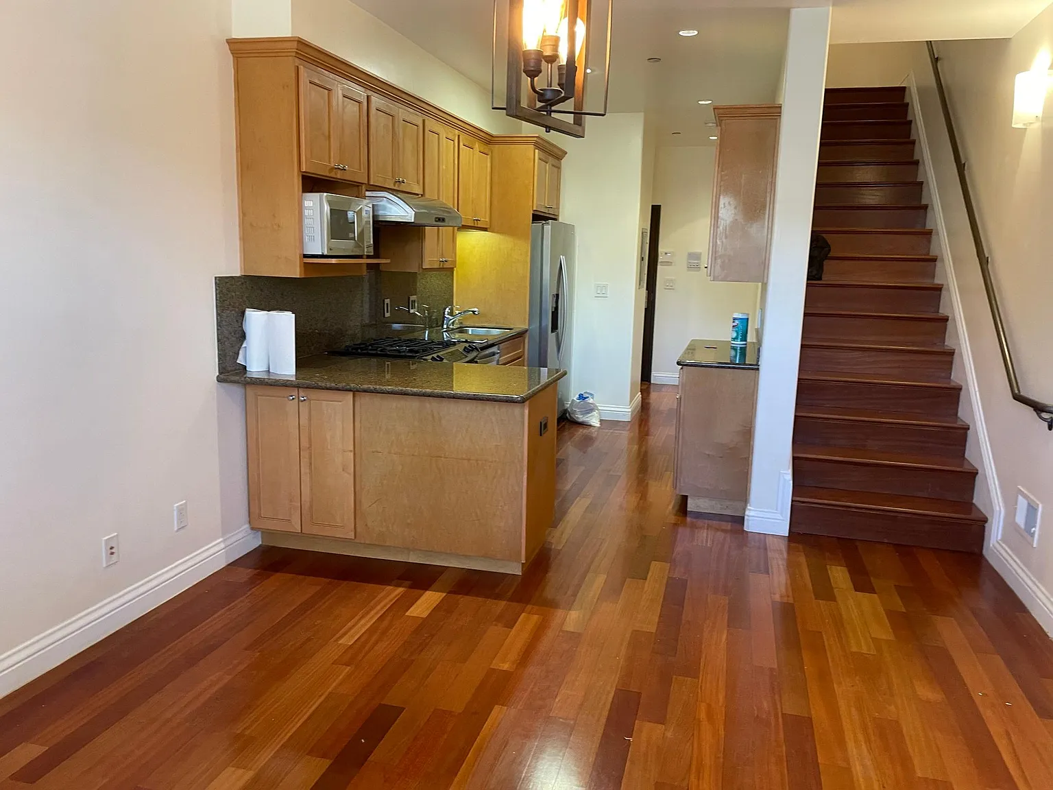 3 bed, 1.5 bath, 900 sqft, $4,250 — Photo 3