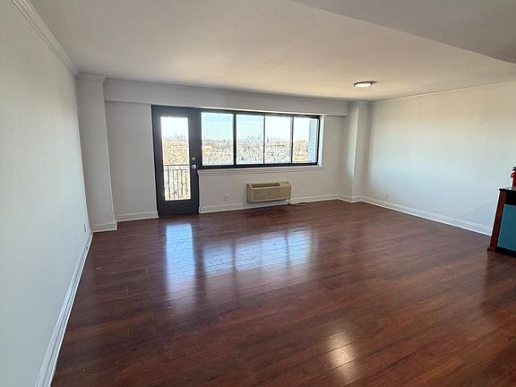 3rd image of 60 Parkway Dr E APT 7L
