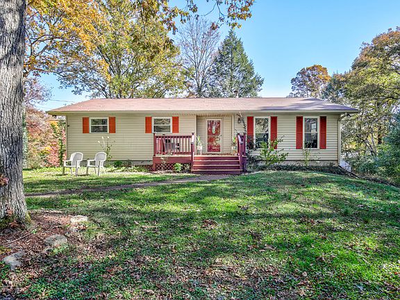 3rd image of 226 Hickory Ln