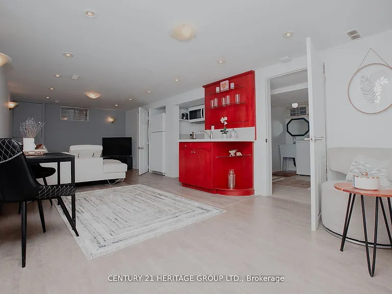 16 Lisburn Cres #BASEMENT — Photo 4