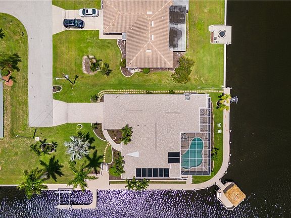 3rd image of 1621 SE 10th Ave