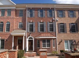 223 Box Car Ave, Naperville, IL 60540