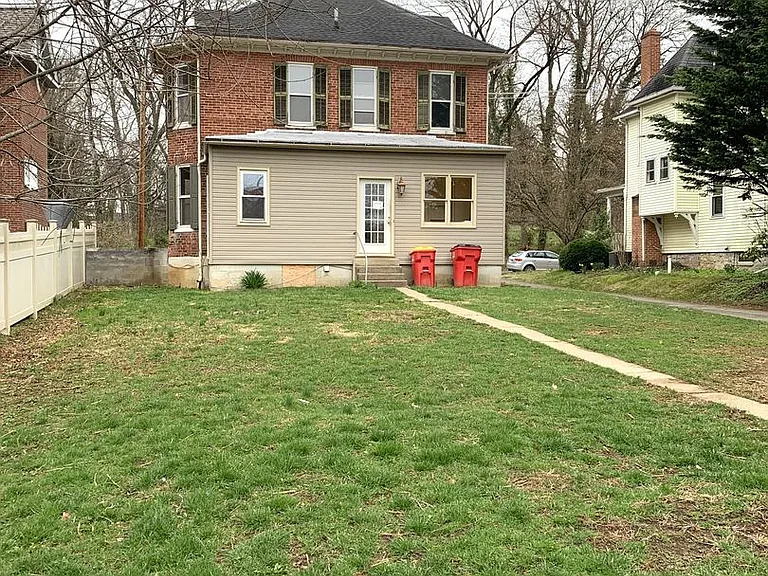 218 N Prince St — Photo 5