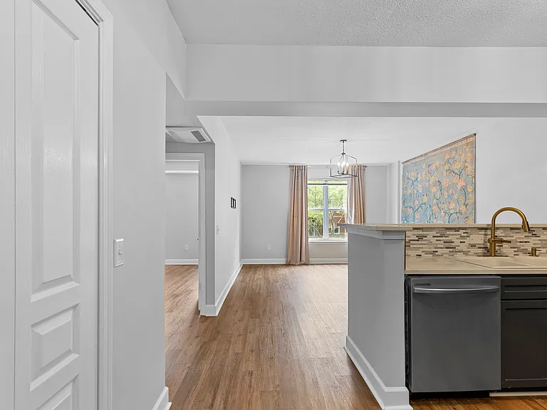 1315 East Blvd #322 — Photo 2