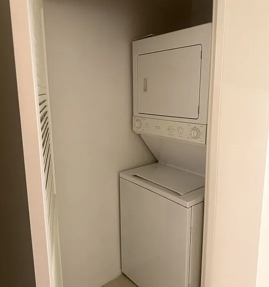 500 S Berendo St #210 — Photo 14
