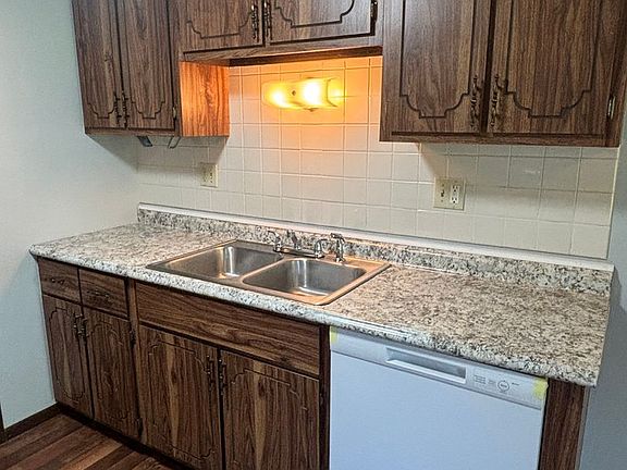 5th image of 5904 Gateway Industrial Dr APT 6