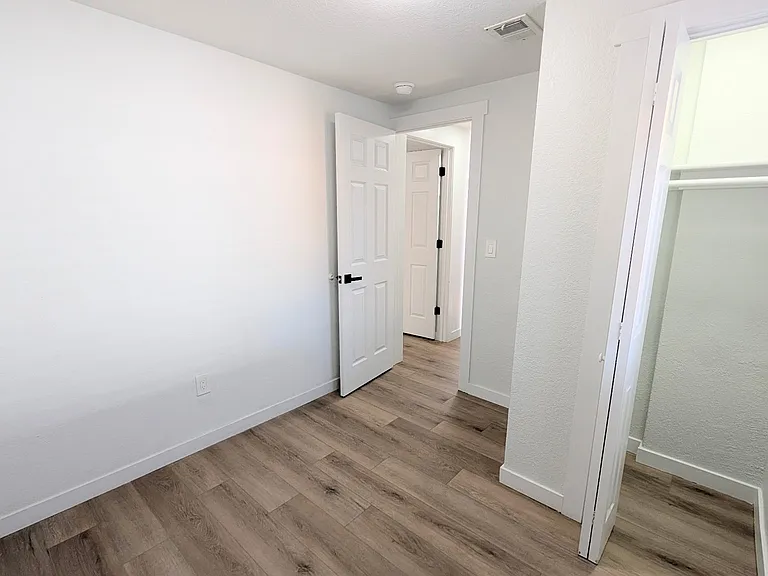 4310 N Steele St — Photo 13