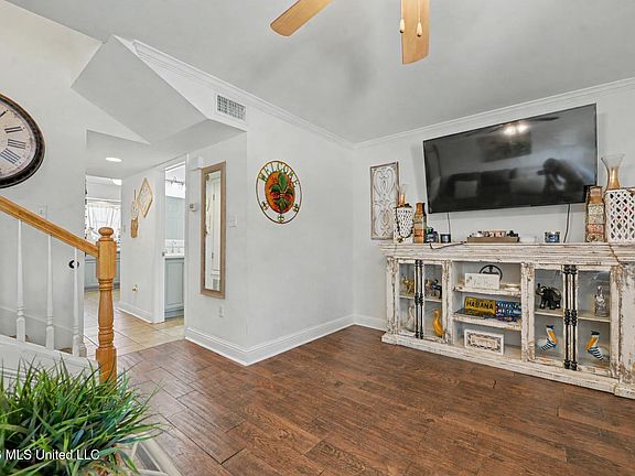 5th image of 105 Demontluzin Ave APT 2