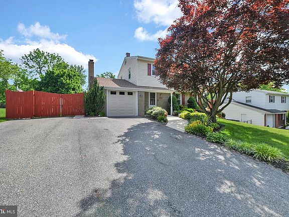 3rd image of 810 Yvette Dr