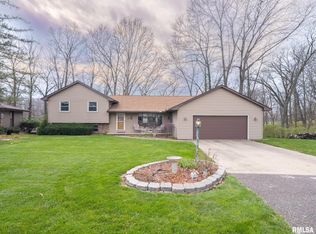 1 Eagle Point Ct, Groveland, IL 61535