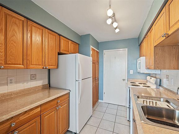 5th image of 7200 Sunshine Skyway Ln S APT 4C