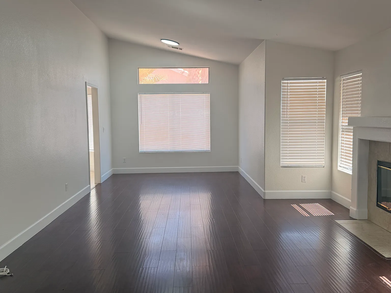 3 bed, 1312 sqft, $1,950 — Photo 2