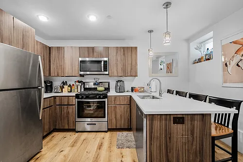 211 W 9th St #1 Photo 1