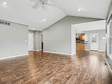 19282 Yoder Dr — Photo 2