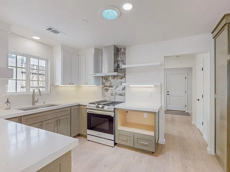 8005 Pickard Ave NE — Photo 28