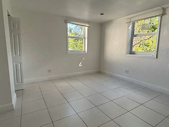 4th image of 118 NE 1st Ave #H2