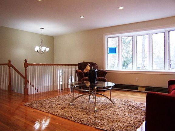 5th image of 11 Druid Hill Ave E