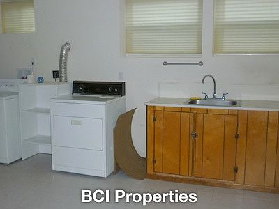 4th image of 1613 S Woodlawn St
