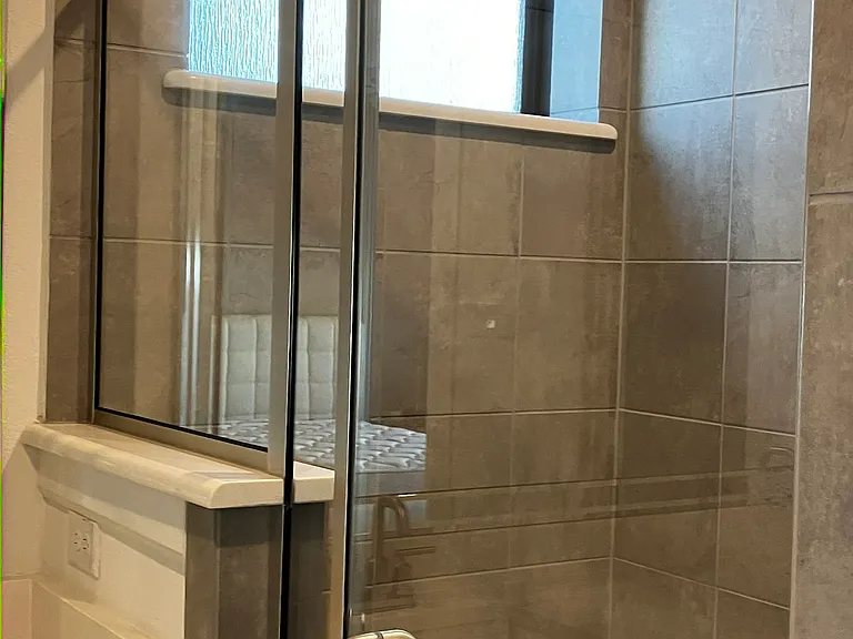 natural lighting of tiled shower