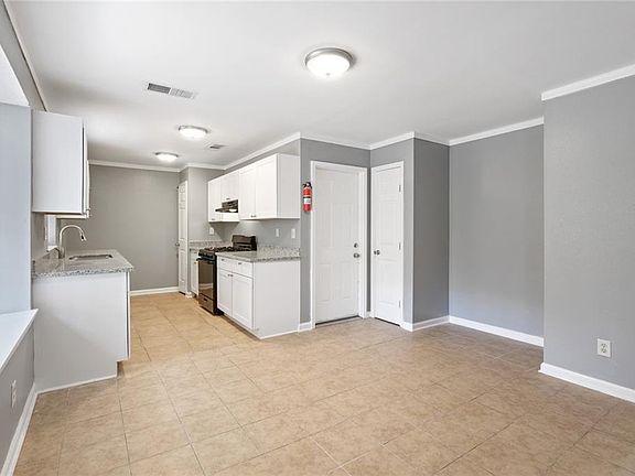 3rd image of 8007 Sandy Cove Dr