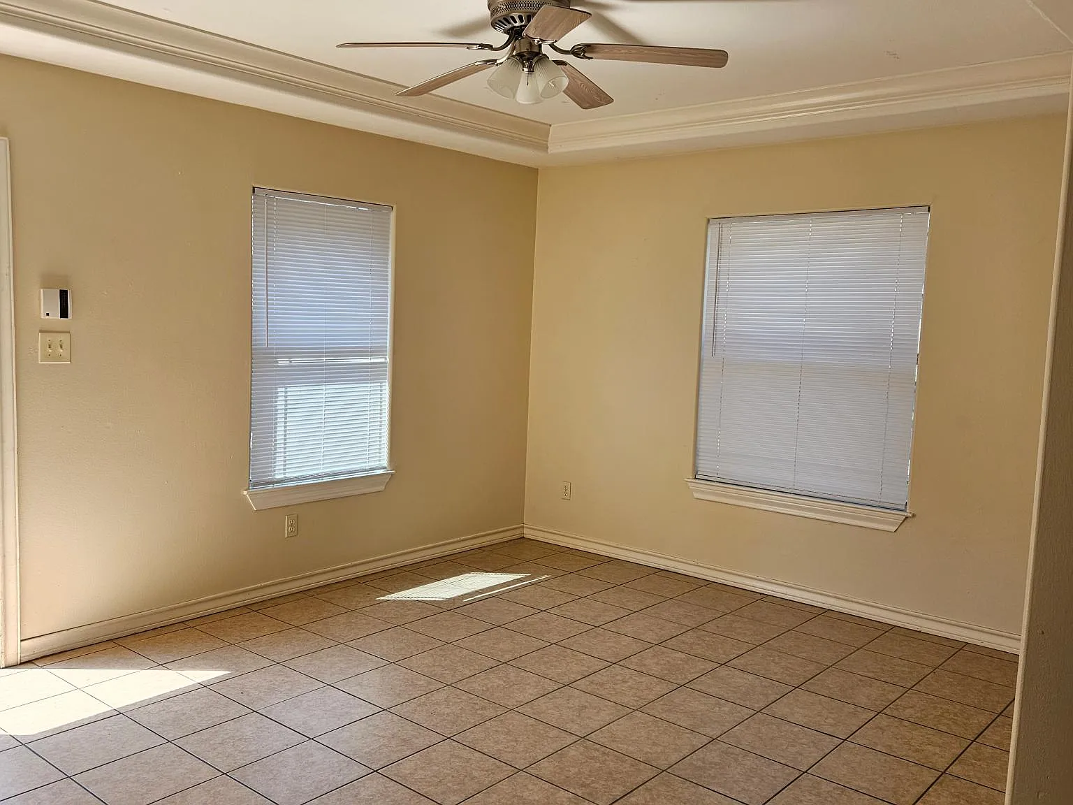 2 bed, 1014 sqft, $900 — Photo 2