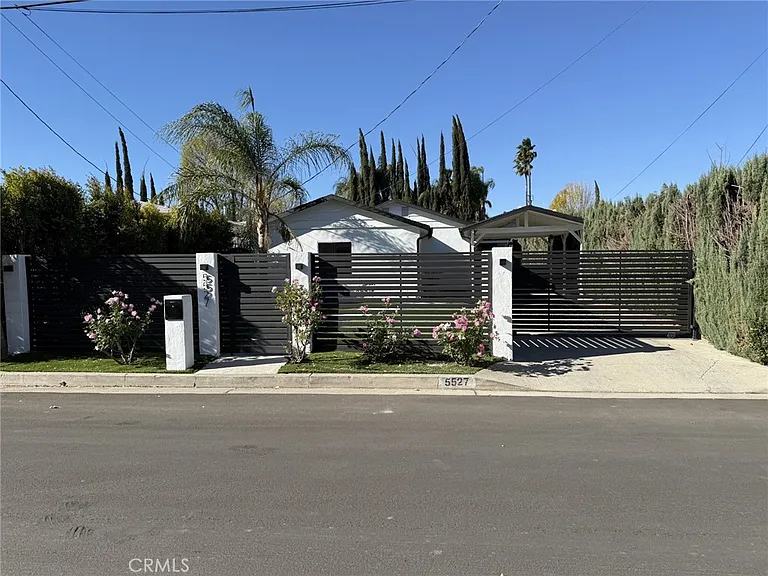 5527 Beckford Ave — Photo 1