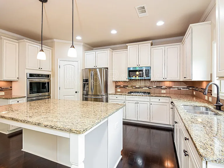 3738 Valley Spring Dr — Photo 8