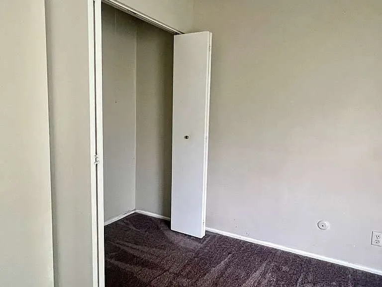 2400 Light Rd — Photo 8