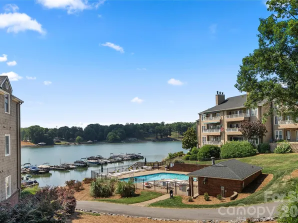 9717 Emerald Point Dr Unit 1, Charlotte, NC 28278