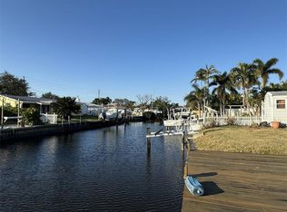 9524 Treasure Ln NE, Saint Petersburg, FL 33702