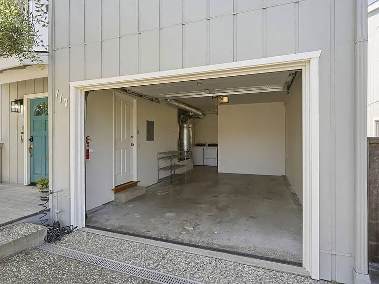 117 Holiday Dr — Photo 13