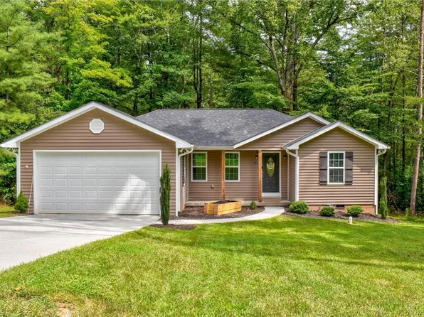 228 Ridge Rd, Walnut Cove, NC 27052