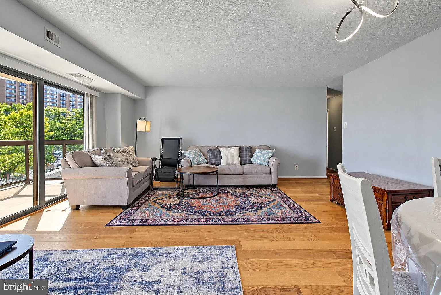 1 bed, 1.0 bath, 881 sqft, $2,195 — Photo 3