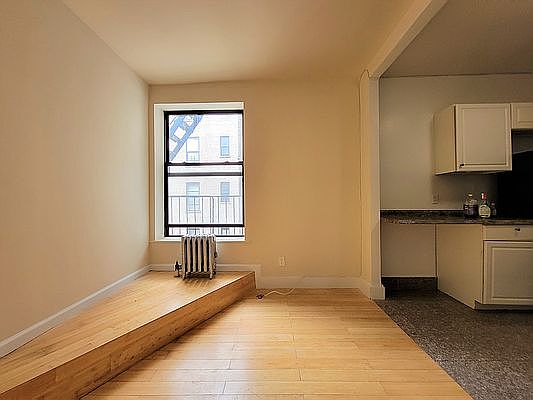 3rd image of 11880 Metropolitan Ave APT 4DD