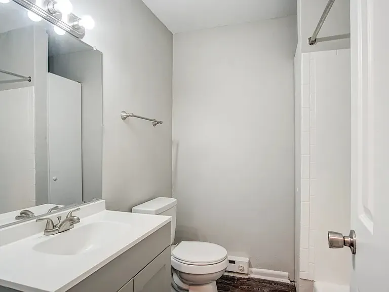 Point Place Apartments — Photo 19