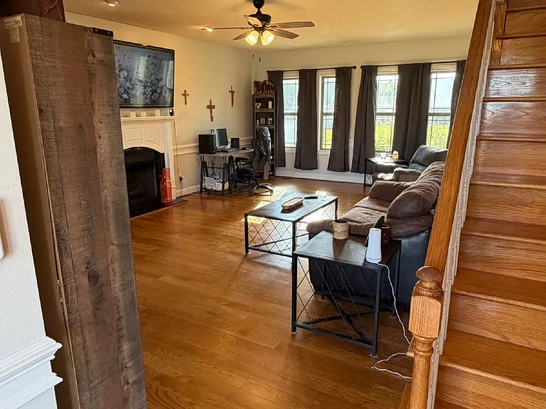 303 Glenn Laurel Dr — Photo 3