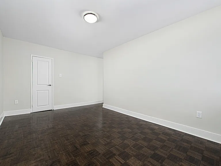 79 Thorncliffe Park Dr — Photo 8