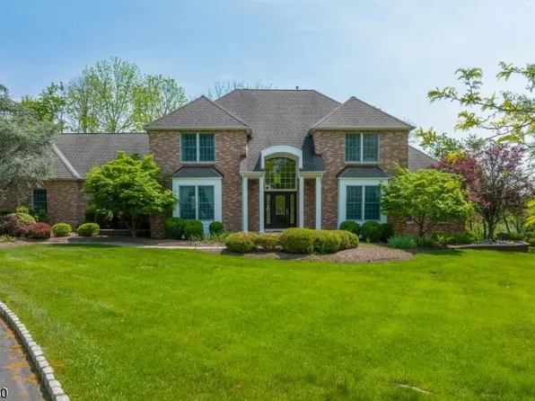 4 Nicholas Ct, Branchburg Twp., NJ 08876