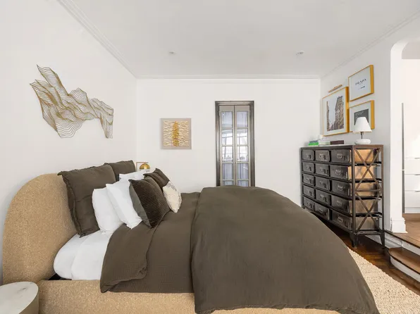255 West 23rd Street 3AE image 3 of 10