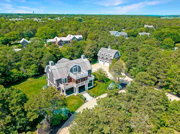 8 Beach Plum Mdws, Edgartown, MA 02539