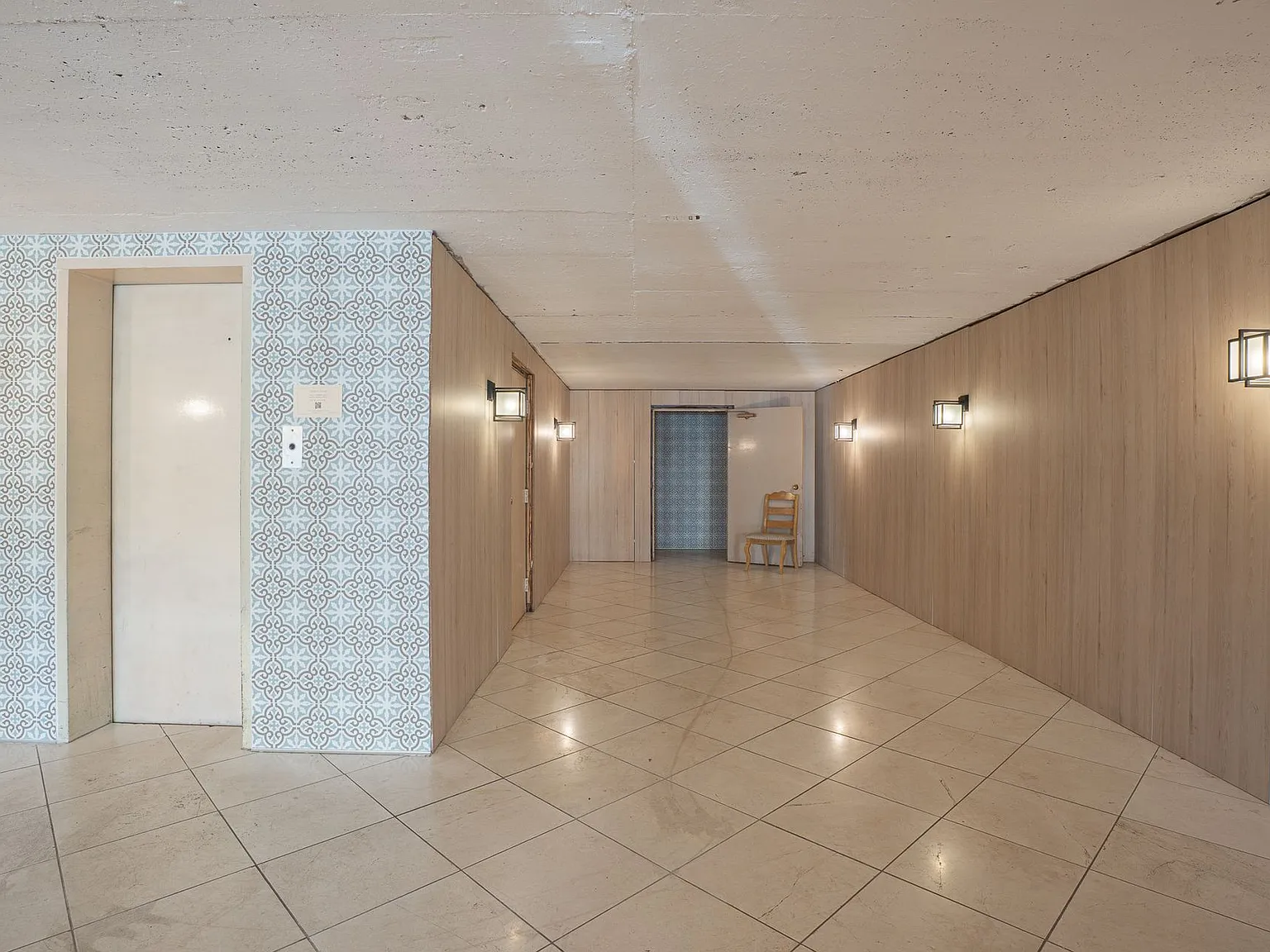 3055 N Oakland Ave — Photo 3