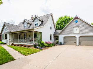 1330 Valley Ln, La Crescent, MN 55947