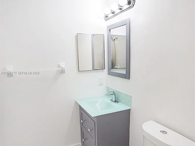 4234 NE 9th St #4234 — Photo 8