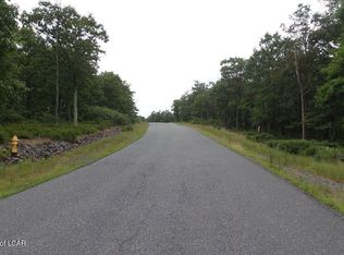 406 Honeysuckle Dr, Hazleton, PA 18202