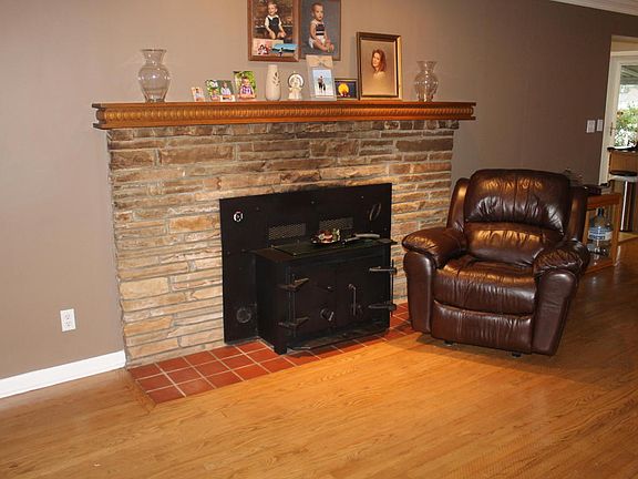 5th image of 915 Highland Dr