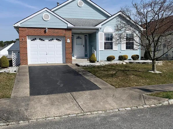 38 Portsmouth Drive, Toms River, NJ 08757