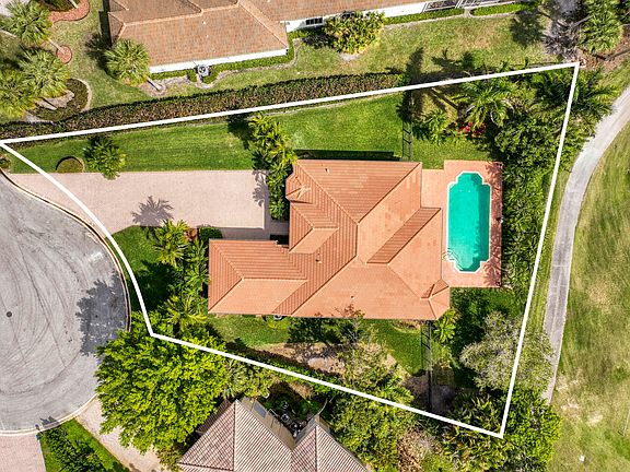 5th image of 8387 Ironhorse Court