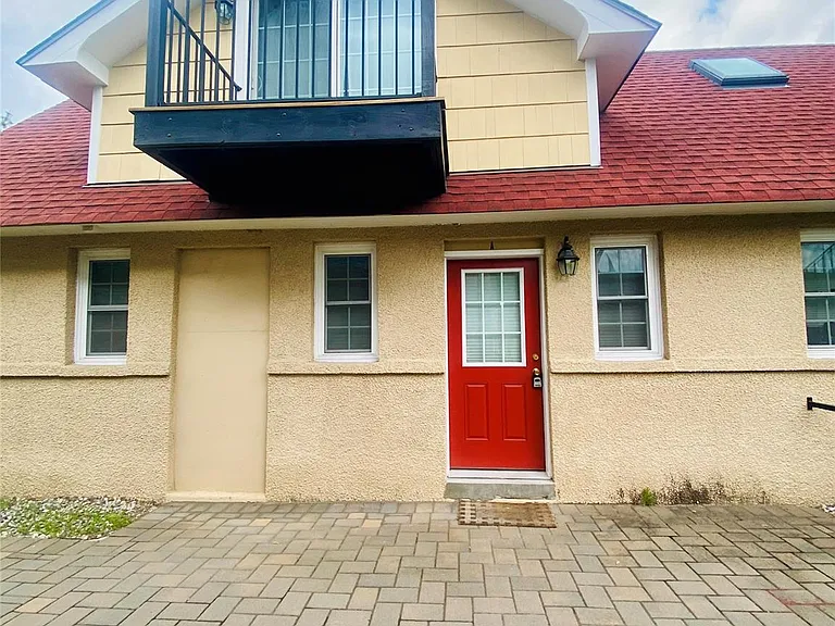 73 Webster Ave #A — Photo 2